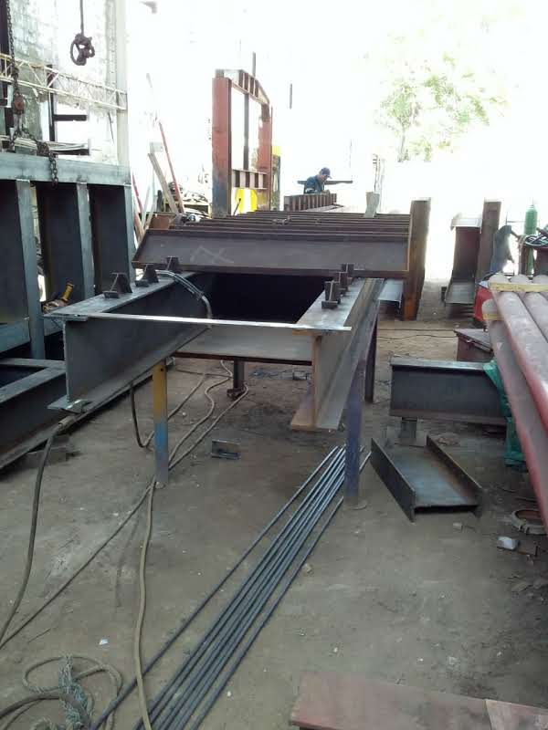 Fabricación de vigas de acero en taller