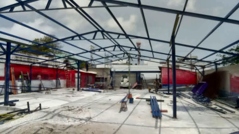Estructura metálica de cubierta en pórticos de acero